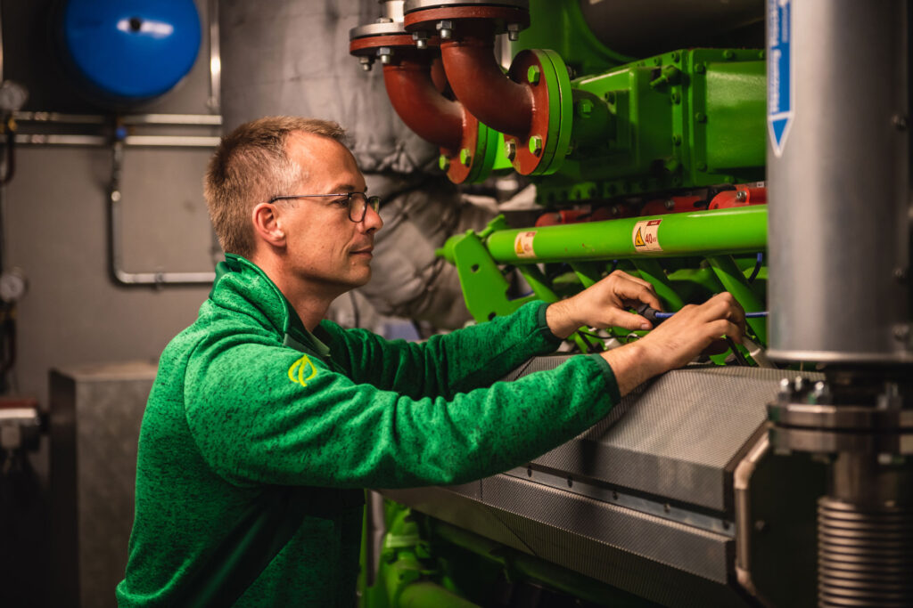 Technische Überprüfung am Motor